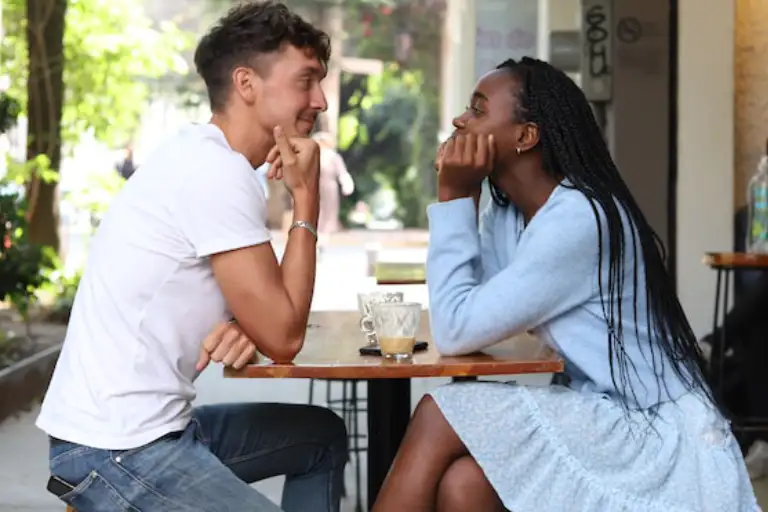 27 First Date Topics and Conversation Starters