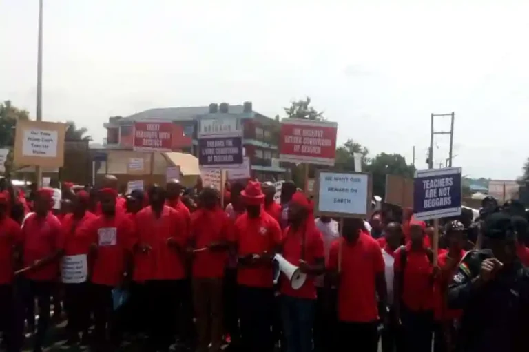 Teacher unions petition regional minister